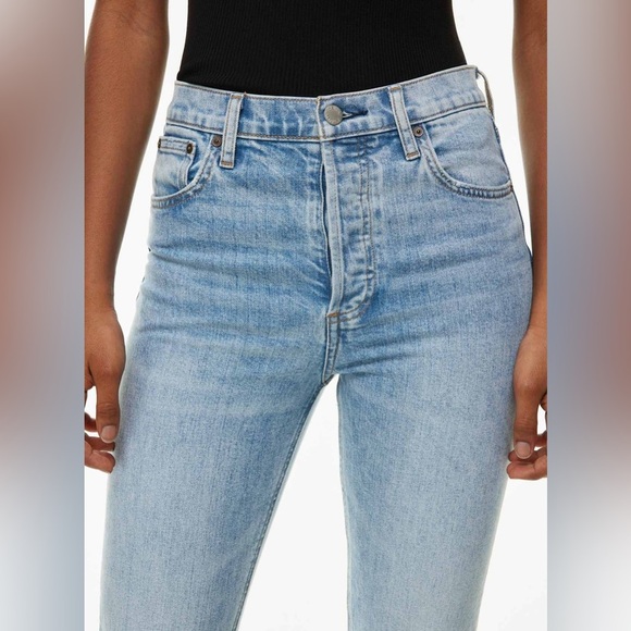 DENIM FORUM ARITZIA The Yoko High Rise Slim
High-waisted slim jeans (J4) - Picture 3 of 12